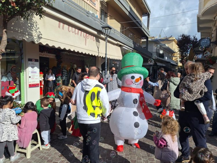 Χανιά: Μουσικές και δρώμενα στο κέντρο της πόλης — Πλήθος κόσμου στη «Ημέρα των Ευχών»