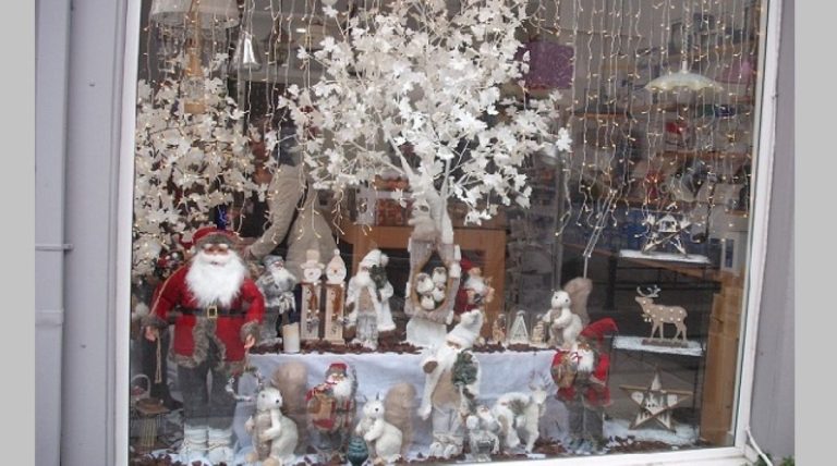 Ξεκίνησε ο Διαγωνισμός «Χριστουγεννιάτικη Βιτρίνα 2025» από τον Εμπορικό Σύλλογο Βόλου