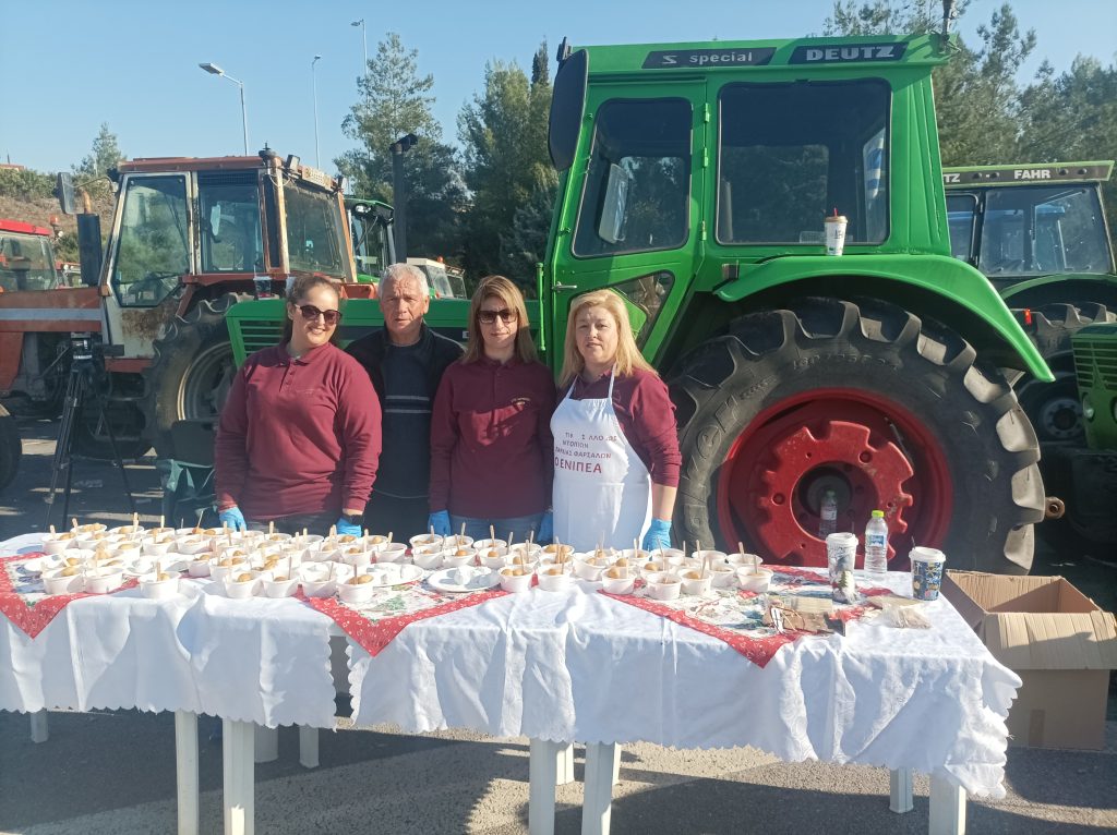 Νίκαια: Αμετακίνητοι οι αγρότες στα μπλόκα – «Στείλαμε τα αιτήματα περιμένουμε απαντήσεις για να πάμε σε διάλογο»