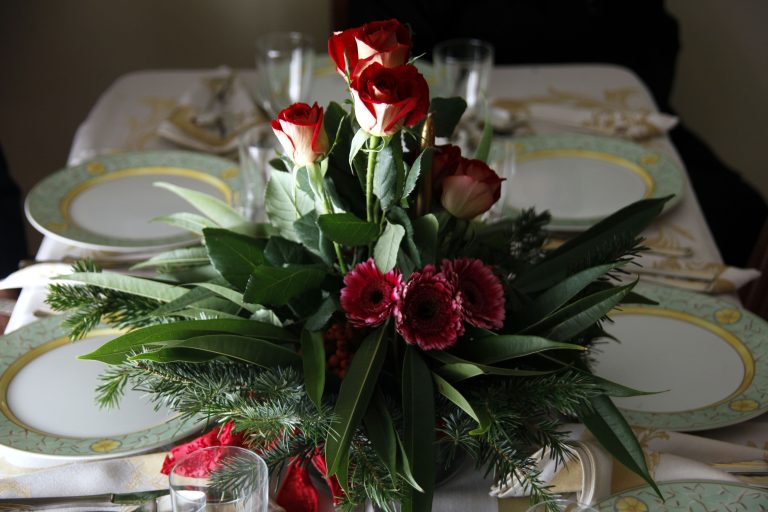 Ακριβότερο φέτος το εορταστικό τραπέζι – «Αλμυρά» τα γλυκά, απλησίαστο το κρέας