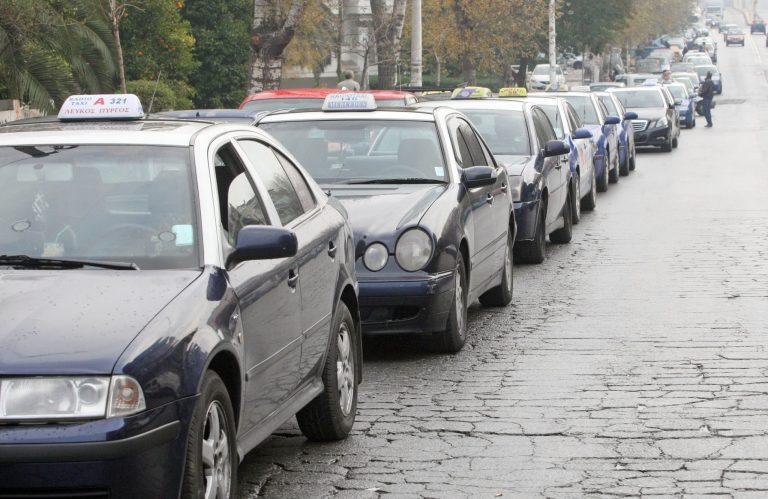 Θεσσαλονίκη: Μηχανοκίνητη πορεία ιδιοκτητών ταξί