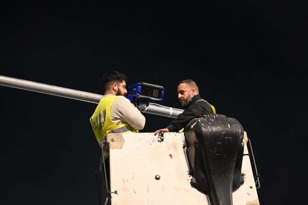 Τοποθετήθηκαν οι πρώτες κάμερες ΑΙ στην Ποσειδώνος – Θα στέλνουν αυτόματα τα πρόστιμα στην Τροχαία