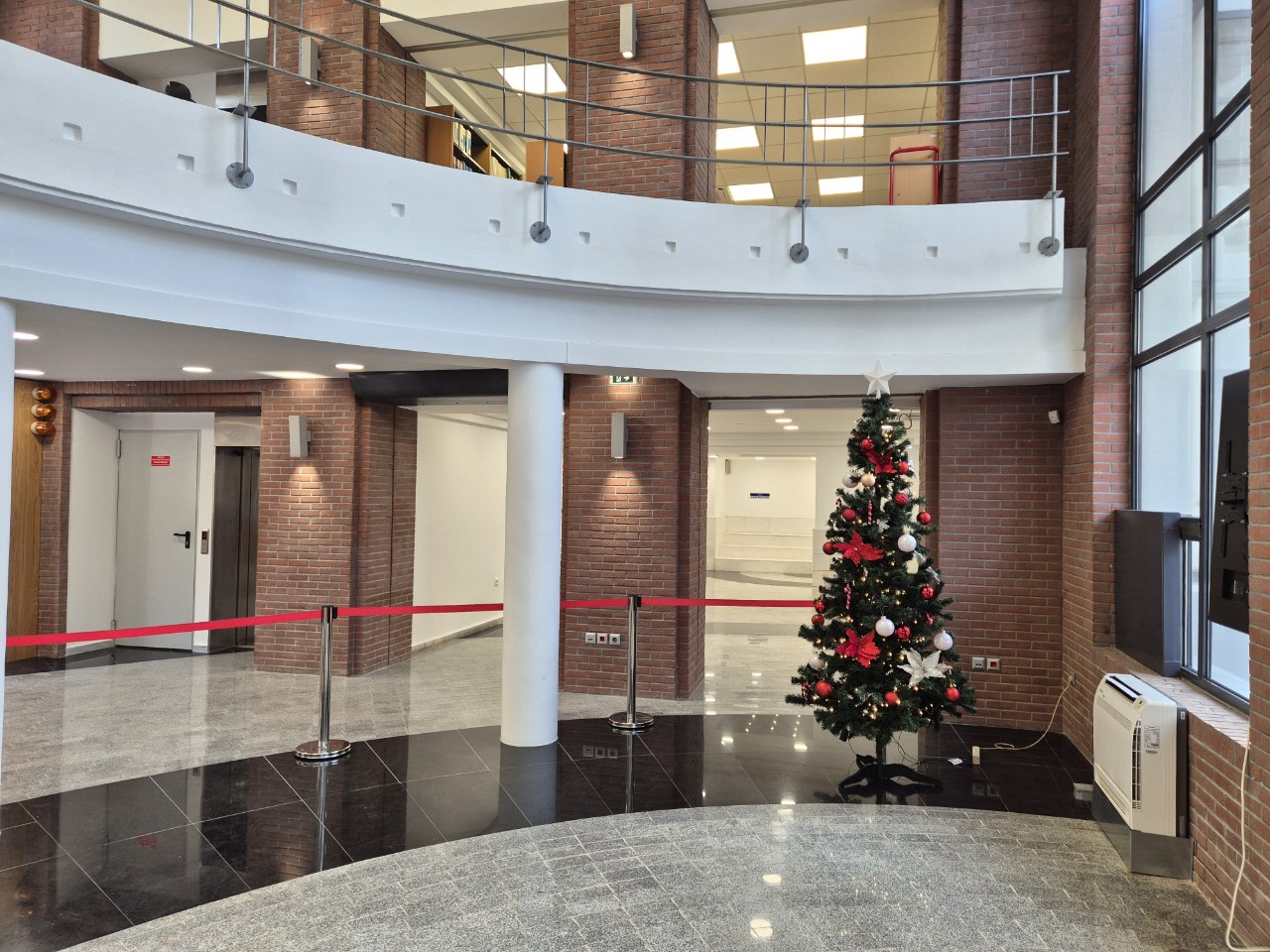 20251219-123144-copy-1280x960-1 Σε λειτουργία η Κεντρική Βιβλιοθήκη του Πανεπιστημίου Θεσσαλίας μετά την αποκατάσταση των ζημιών από τις πλημμύρες