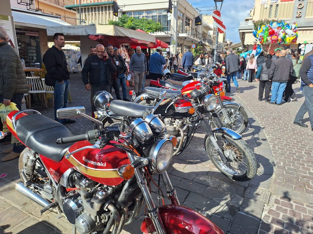 Χανιά: Μουσικές και δρώμενα στο κέντρο της πόλης — Πλήθος κόσμου στη «Ημέρα των Ευχών»