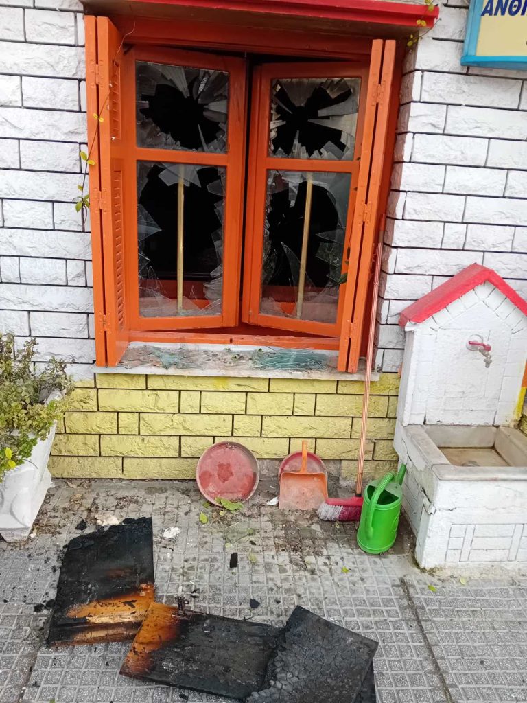 Φωτιά σε γραφείο στο κέντρο της Λάρισας κινητοποιεί την Πυροσβεστική