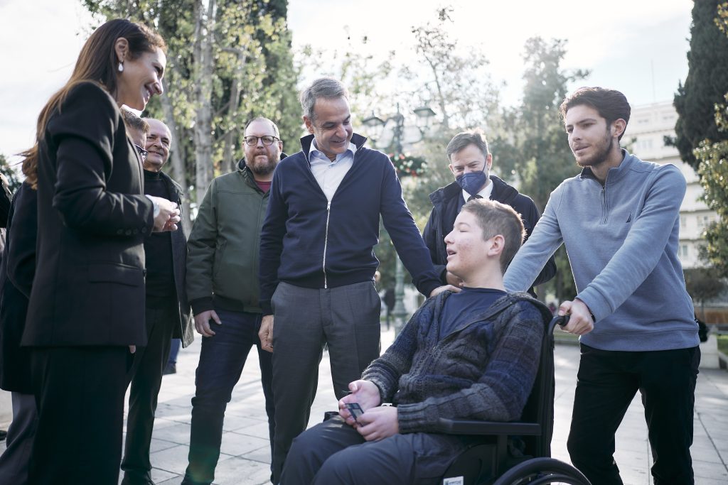 Στο Μετρό ο Πρωθυπουργός για τις νέες παροχές ΑμεΑ: Στοιχειώδης κίνηση αξιοπρέπειας απέναντι στους συμπολίτες μας η Κάρτα Αναπηρίας