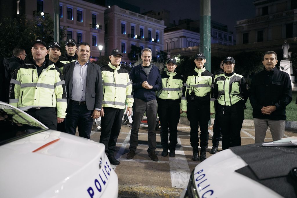 Επίσκεψη Μητσοτάκη σε σημείο διενέργειας αλκοτέστ