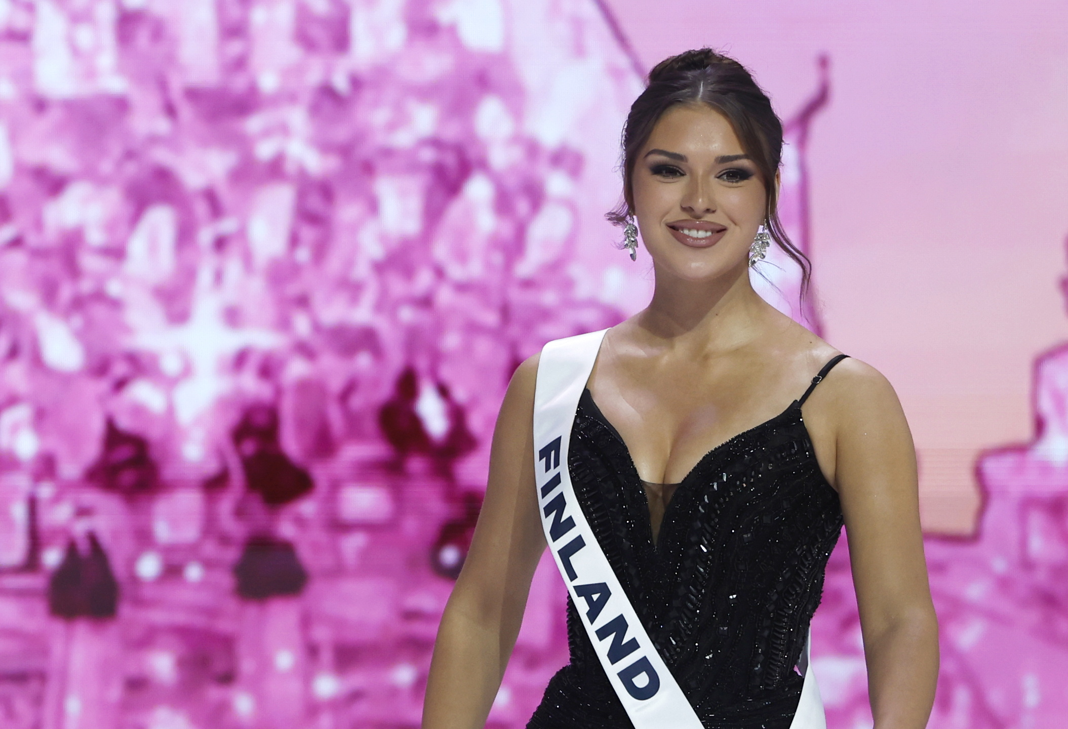 Έχασε τον τίτλο της η Μις Φινλανδία – Η ρατσιστική ανάρτηση που την «έκαψε»