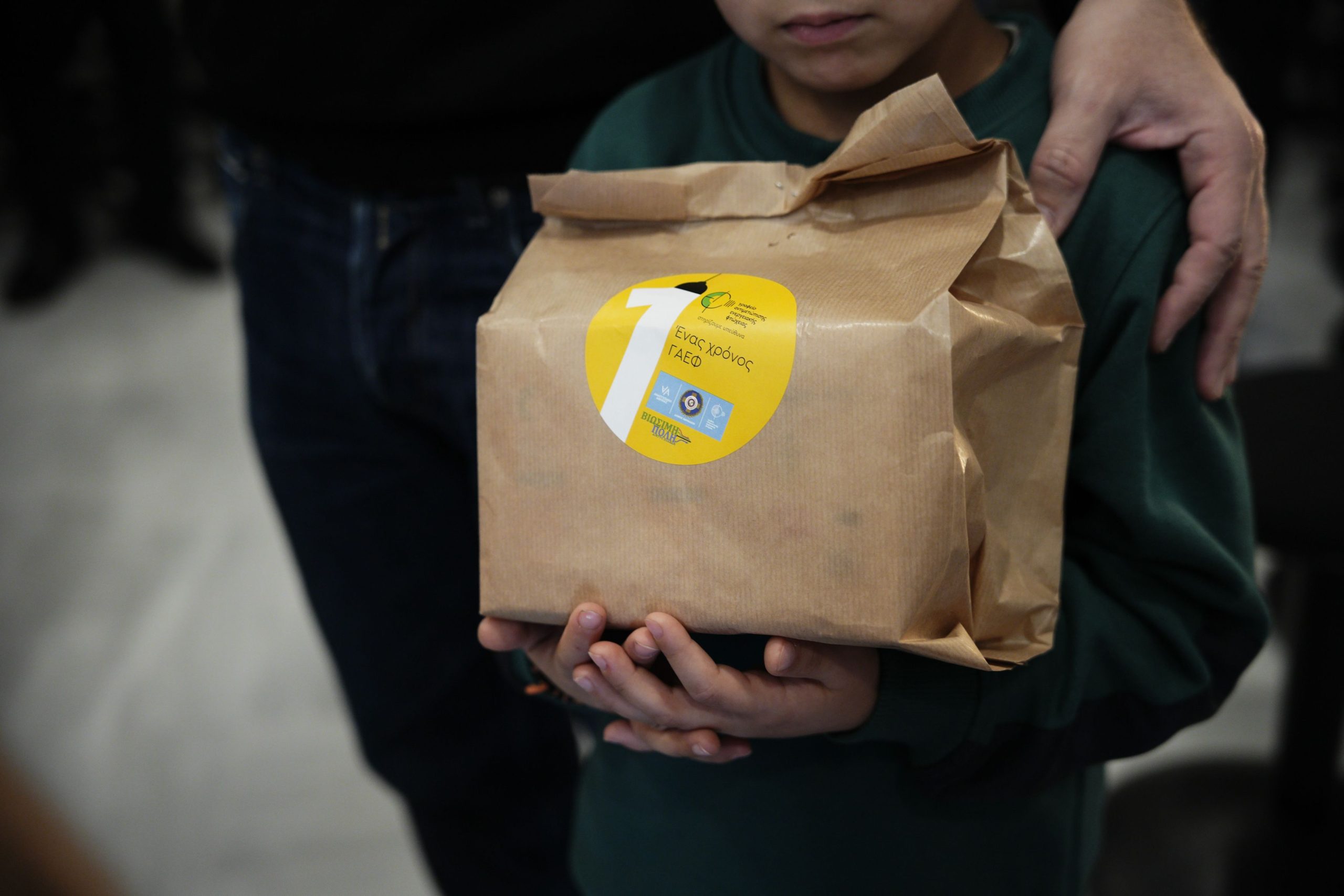 Δήμος Αθηναίων: Δωρεάν ηλεκτρικό ρεύμα για 22 χρόνια σε μονογονεϊκή οικογένεια μέσω του ΓΑΕΦ