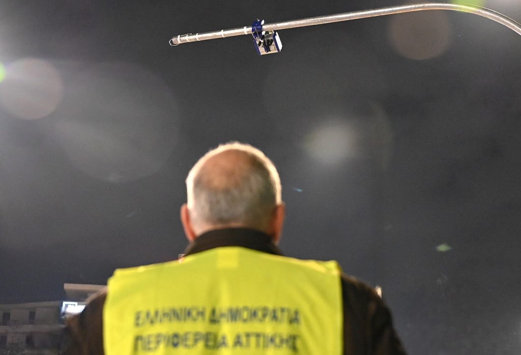 Τοποθετήθηκαν οι πρώτες κάμερες ΑΙ στην Ποσειδώνος – Θα στέλνουν αυτόματα τα πρόστιμα στην Τροχαία