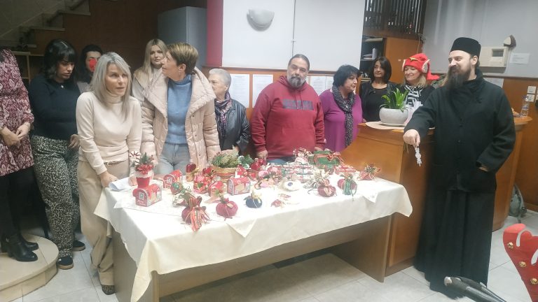 Γιορτινό χρώμα και φως στη Μονάδα Αντιμετώπισης Νόσου Αλτσχάιμερ Βόλου