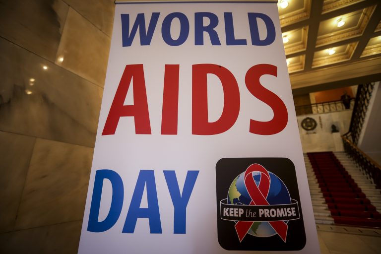 Δράσεις του δήμου Αθηναίων στη μάχη κατά του AIDS