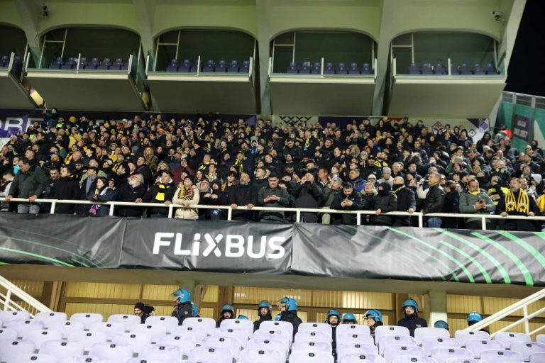 Η UEFA επέβαλε στην ΑΕΚ ποινή απαγόρευσης οπαδών της σε εκτός έδρας αγώνα με αναστολή