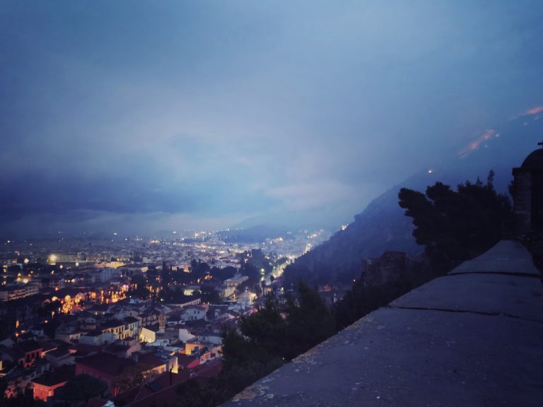 Σαρώνει την Αττική η κακοκαιρία Byron:  Πλημμύρες σε Μέγαρα, Νέα Πέραμο και Μάνδρα – Live η πορεία των καταιγίδων τις επόμενες ώρες