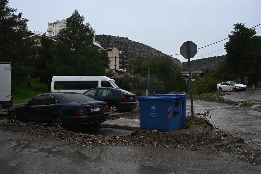 Σταδιακή αποκατάσταση κυκλοφορίας στην Αθηνών-Κορίνθου και ανά την Αττική