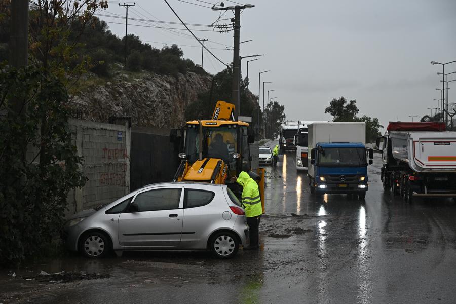 Σταδιακή αποκατάσταση κυκλοφορίας στην Αθηνών-Κορίνθου και ανά την Αττική