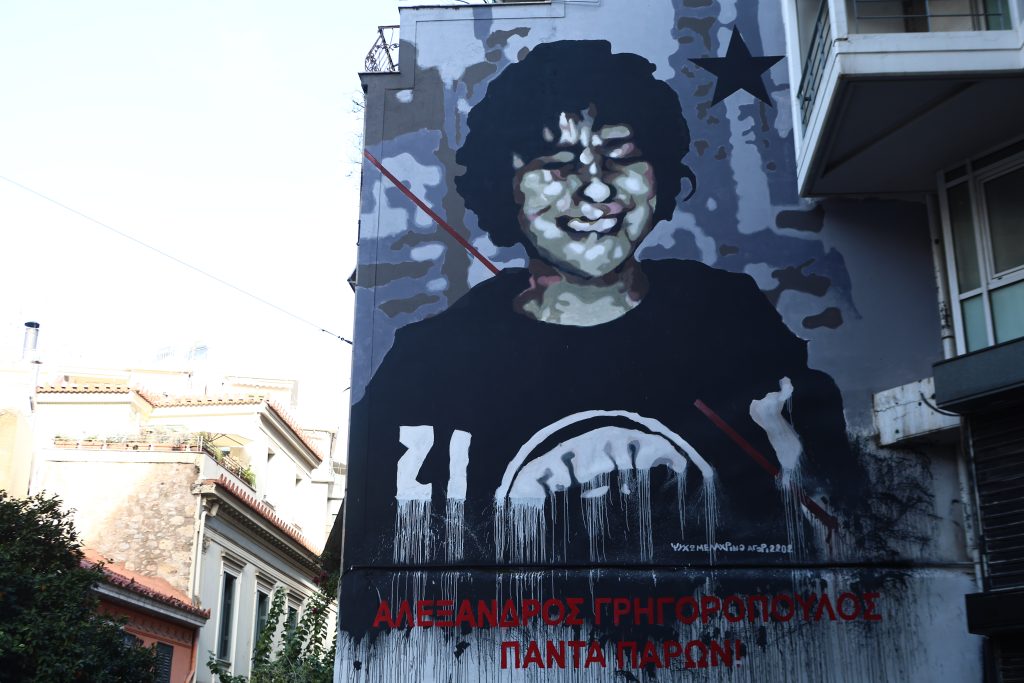 Επέτειος Γρηγορόπουλου: 17 χρόνια από τη δολοφονία – Συγκεντρώσεις υπό «δρακόντεια» μέτρα της ΕΛ.ΑΣ., ποιοι σταθμοί του Μετρό έκλεισαν