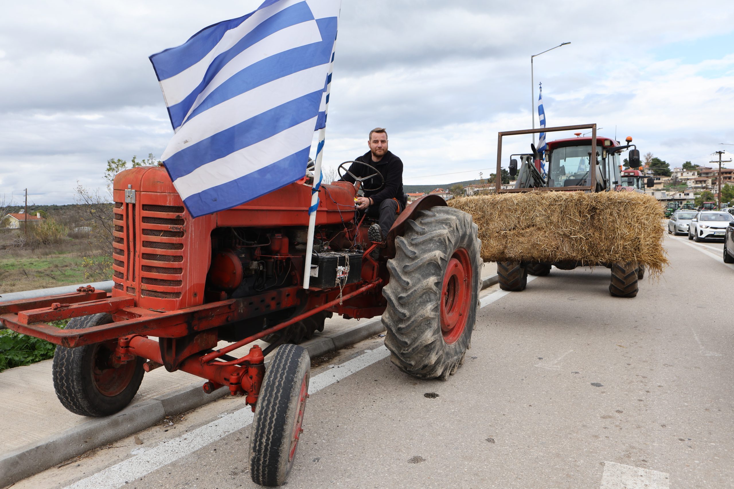 Θεσσαλονίκη: Κυκλωμένη η Θεσσαλονίκη από αγροτικά μπλόκα