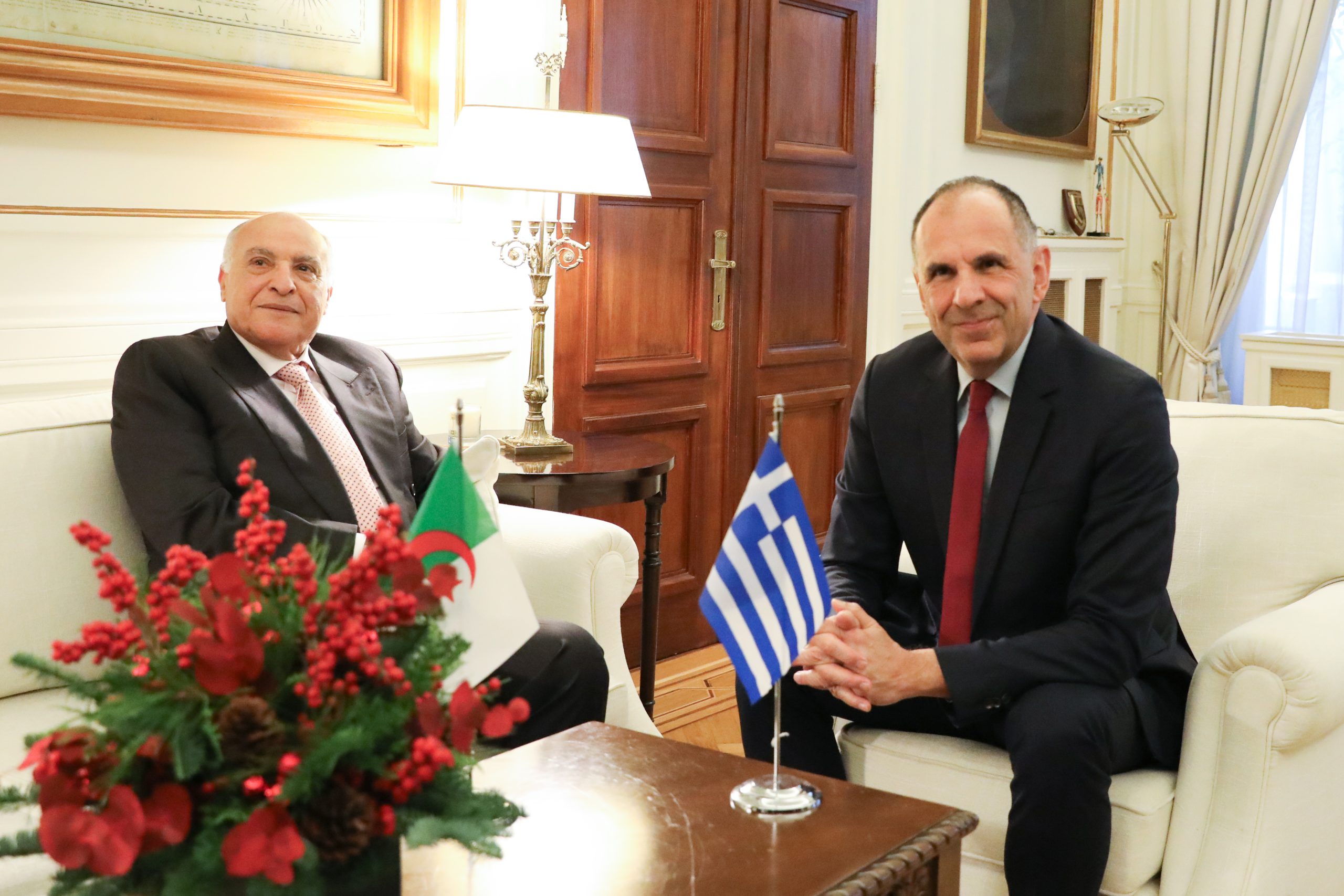 ÓÕÍÁÍÔÇÓÇ ÔÏÕ ÕÐÅÎ ÃÉÙÑÃÏÕ ÃÅÑÁÐÅÔÑÉÔÇ ÌÅ ÔÏÍ ÕÐÏÕÑÃÏ ÅÐÉÊÑÁÔÅÉÁÓ ÊÁÉ ÅÎÙÔÅÑÉÊÙÍ ÕÐÏÈÅÓÅÙÍ ÔÇÓ ÁËÃÅÑÉÁÓ AHMED ATTAFÖÙÔÏÃÑÁÖÏÓ: ÍÉÊÏÓ ÌÇÔÑÏÕÓÉÁÓ