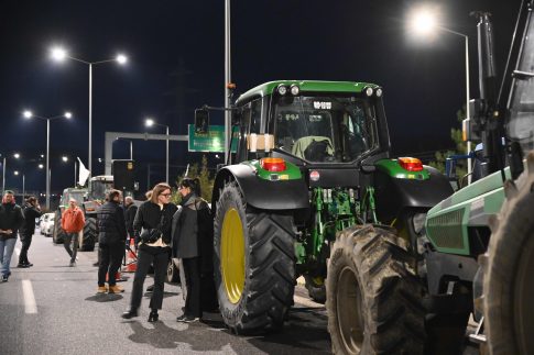 Ντουμπάι: Η αστυνομία καλεί τους κατοίκους να παραμείνουν στα σπίτια τους λόγω των ισχυρών βροχοπτώσεων