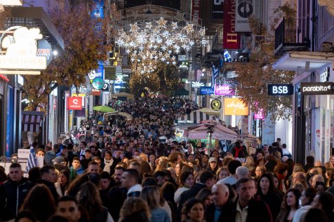 Μεγαλειώδεις συγκεντρώσεις για Τέμπη: «Προσκλητήριο» νεκρών στο Σύνταγμα – Τα μηνύματα των συγγενών