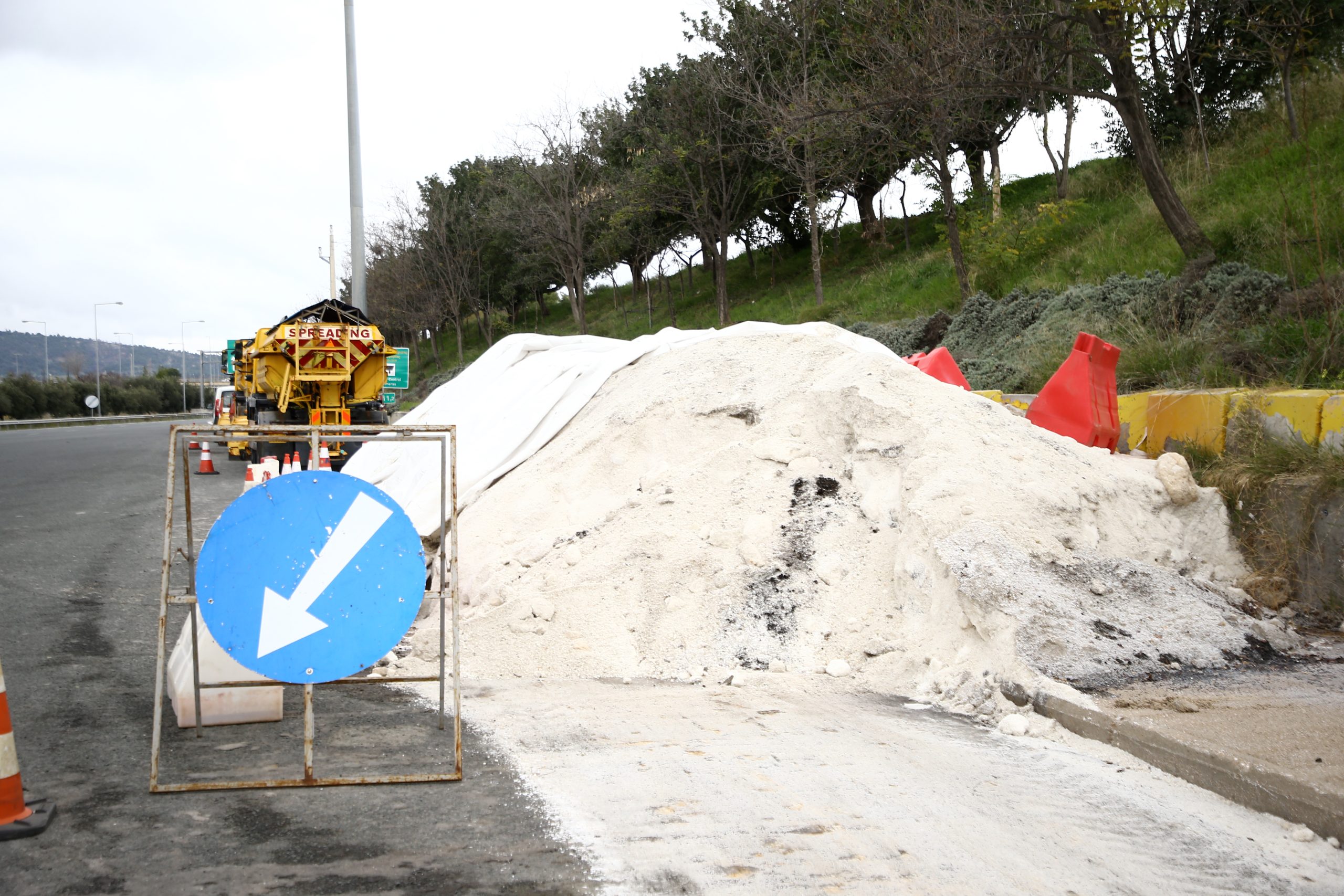 Κλειστή η λεωφόρος Πάρνηθος λόγω χιονόπτωσης