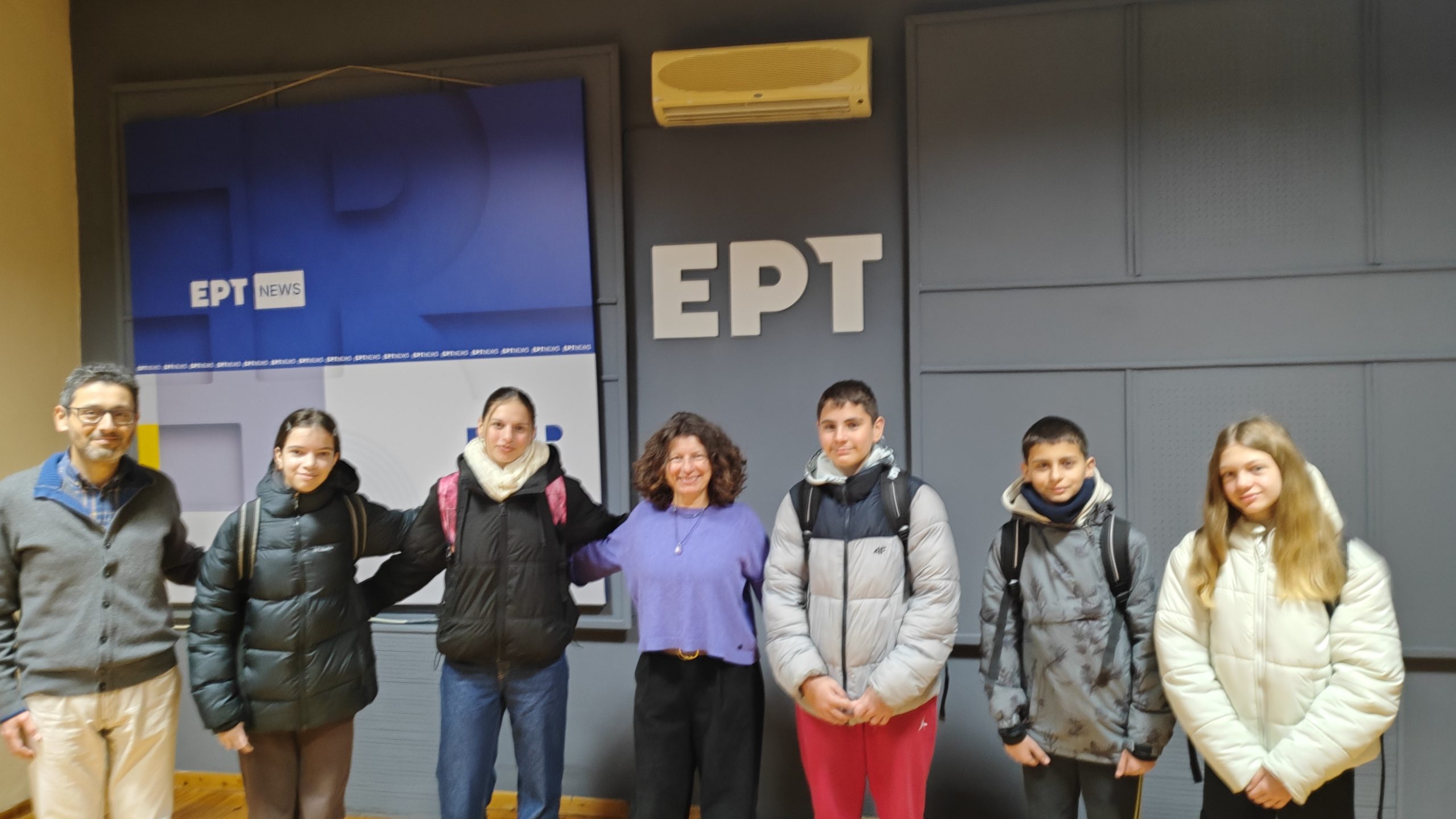 4o-gymnasio-komotinis-2 Η Γ1 Τάξη του 4ου Γυμνασίου Κομοτηνής στο ραδιοθάλαμο της ΕΡΤ Κομοτηνής