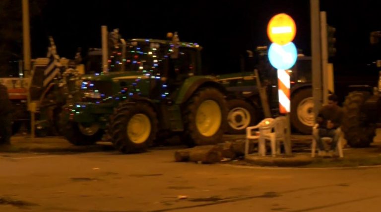 Θεσσαλονίκη: Οι αγρότες απέσυραν τα τρακτέρ επί της Λ. Γεωργικής σχολής – Ένδικα μέσα εναντίον της Αστυνομίας «που παρεμποδίζει τη διέλευση»