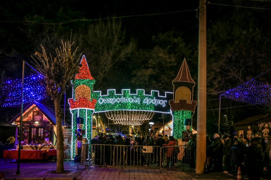 Χριστουγεννιάτικοι προορισμοί στην Ελλάδα: Ποια είναι τα πιο δημοφιλή θεματικά πάρκα – Σε ποιες περιοχές υπάρχουν πληρότητες
