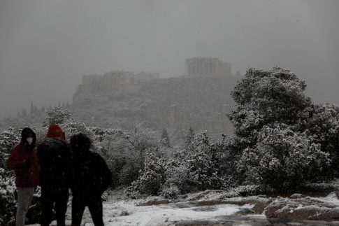 Μηνύματα «ενότητας» και «αλληλεγγύης» από την πολιτειακή και πολιτική ηγεσία