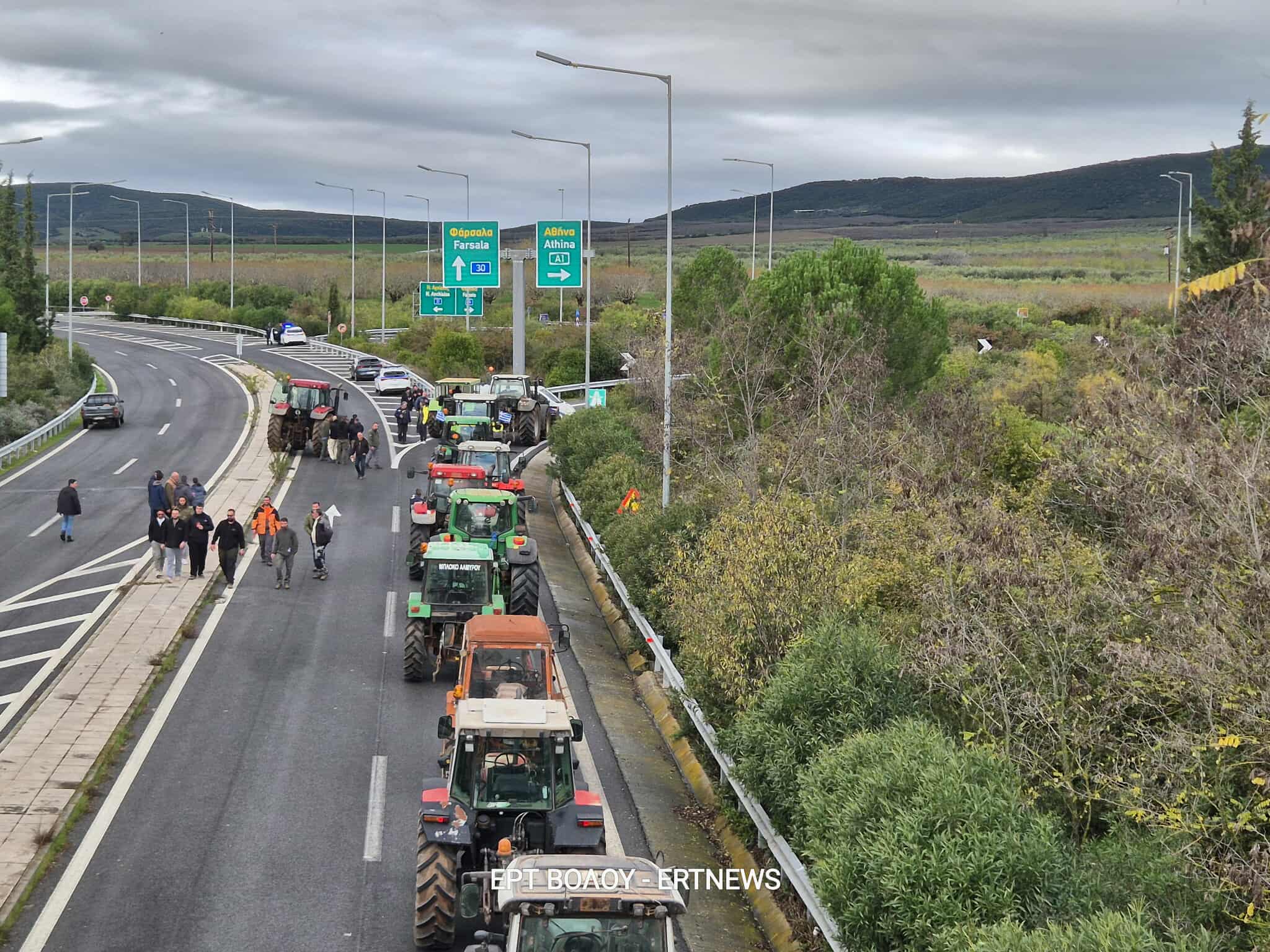 Στις Μικροθήβες αγρότες από Αλμυρό και Ρήγα Φεραίο έκλεισαν την Εθνική Οδό