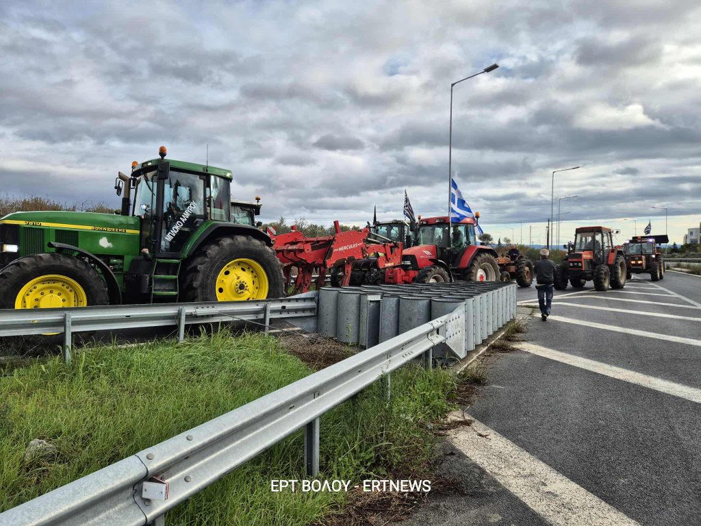 Στις Μικροθήβες αγρότες από Αλμυρό και Ρήγα Φεραίο έκλεισαν την Εθνική Οδό