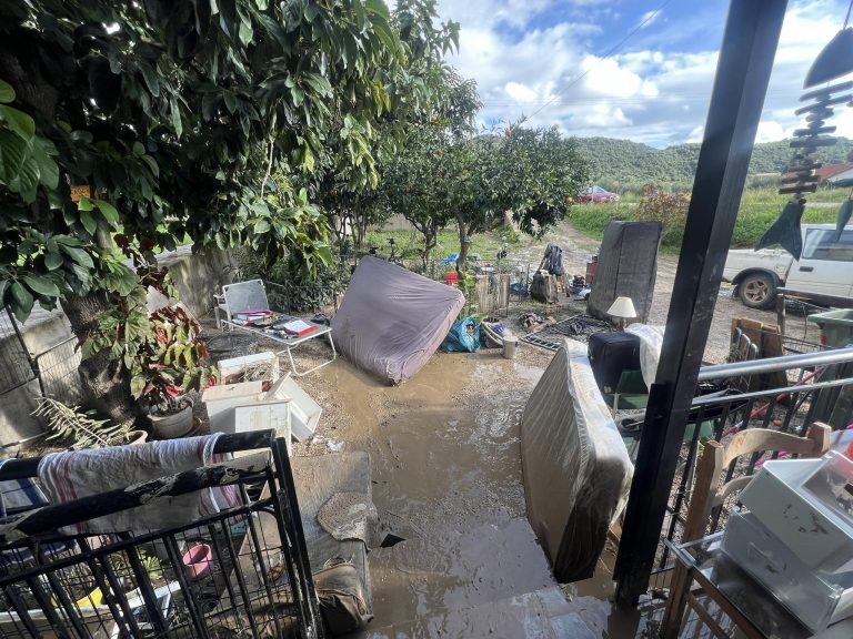 Φοινικούντα: Μετρούν τις πληγές τους οι κάτοικοι – Κατεστραμμένες συσκευές και σοβαρές ζημιές σε σπίτια