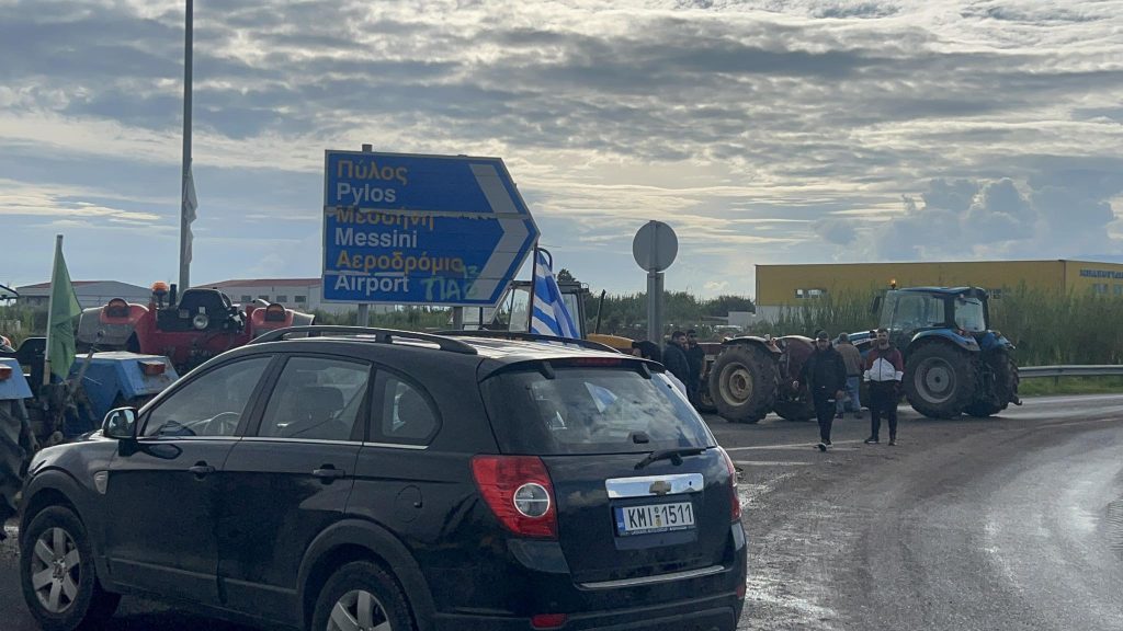 Επεισόδια μεταξύ αγροτών και αστυνομίας σε Ηράκλειο, Χανιά και Καρδίτσα: Συγκρούσεις, πετροπόλεμος και χημικά – Πού υπάρχουν μπλόκα