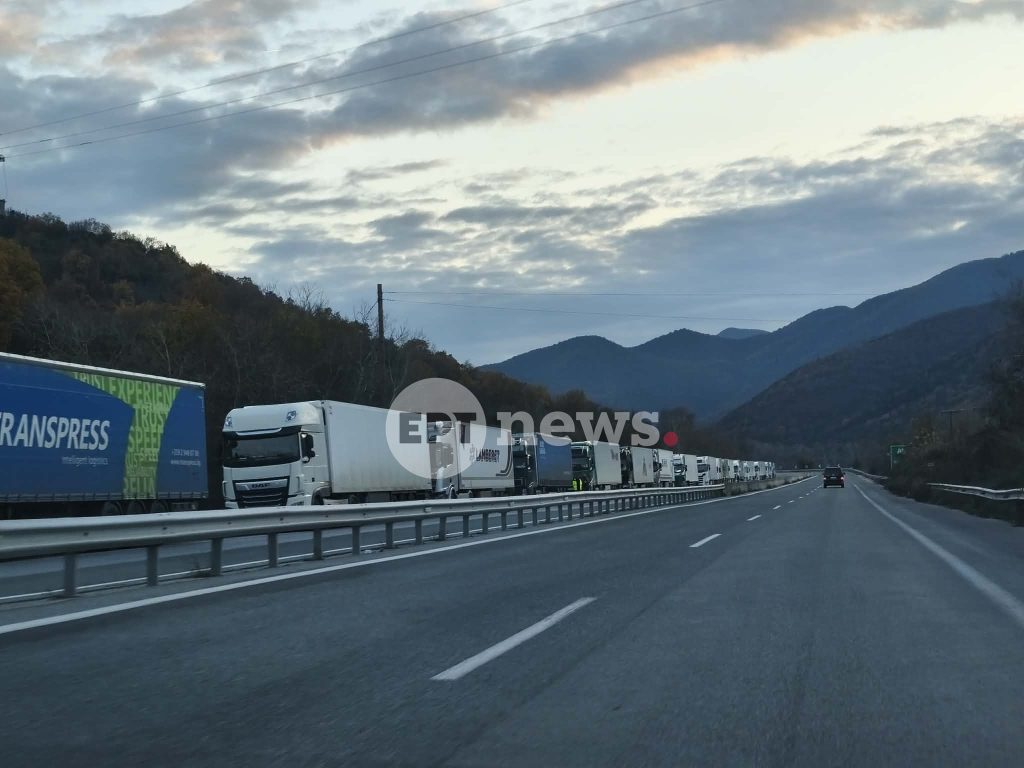 Προμαχώνας: Μέχρι τις 18:00 ο αποκλεισμός των φορτηγών από τους αγρότες – Ουρές χιλιομέτρων στα σύνορα