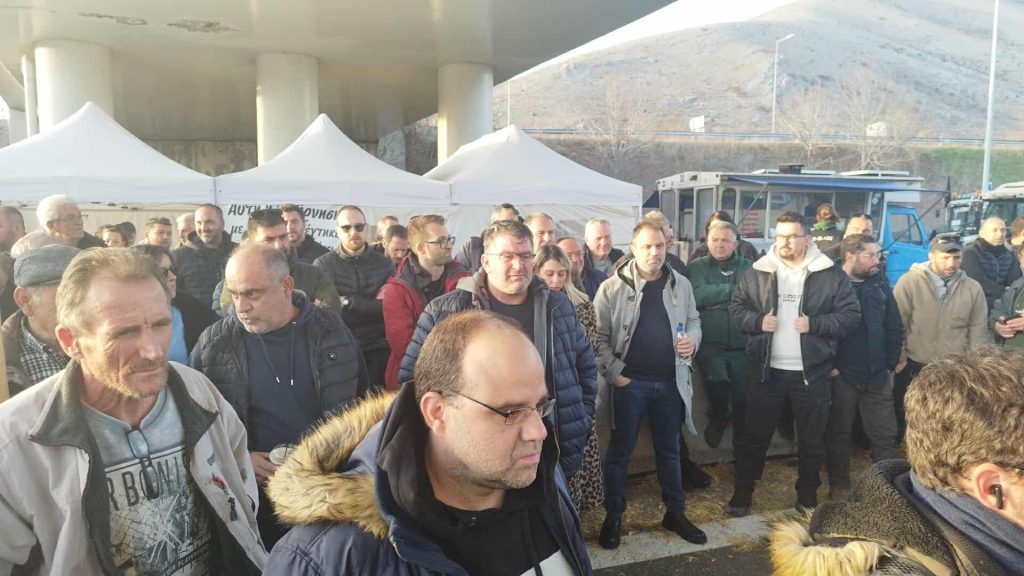 Κλιμακώνουν τον αγώνα τους οι αγρότες της Δυτ. Μακεδονίας με κλείσιμο των γραφείων του ΟΠΕΚΕΠΕ
