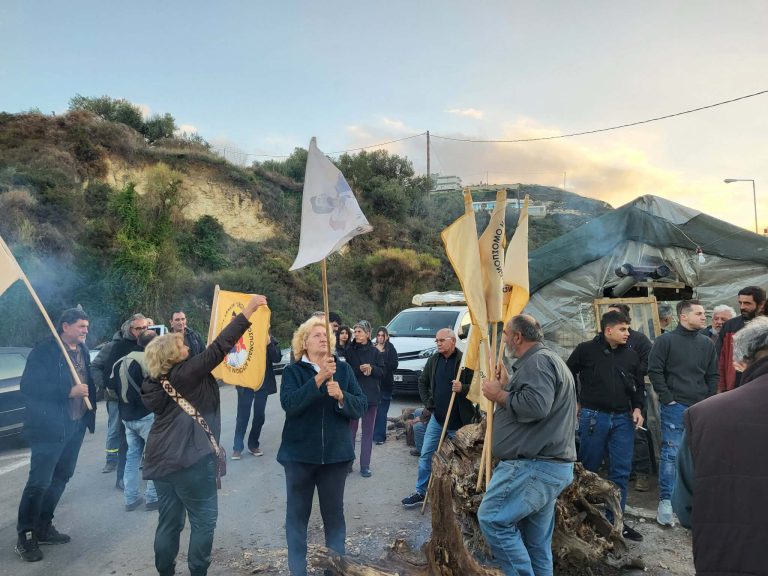 Χανιά: Στη Λάρισα οι αγρότες των Χανίων. Εκλεισαν συμβολικά για μια ώρα τον ΒΟΑΚ