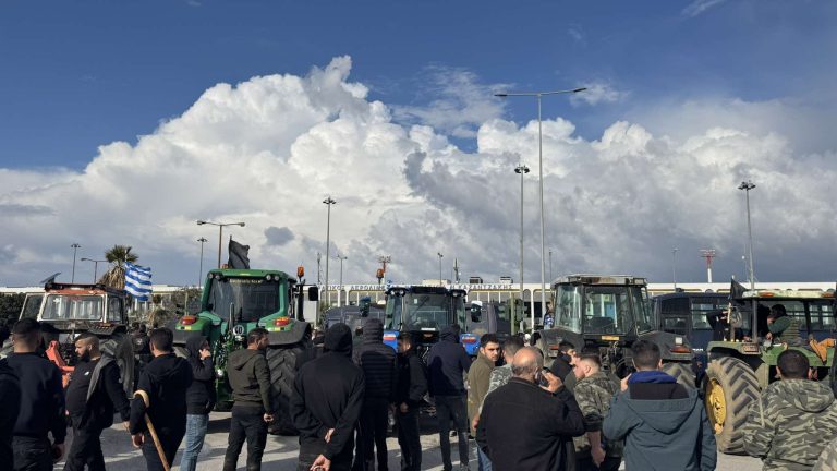 Ηράκλειο: Ανοίγει το αεροδρόμιο – Αποχωρούν οι αγροτοκτηνοτρόφοι