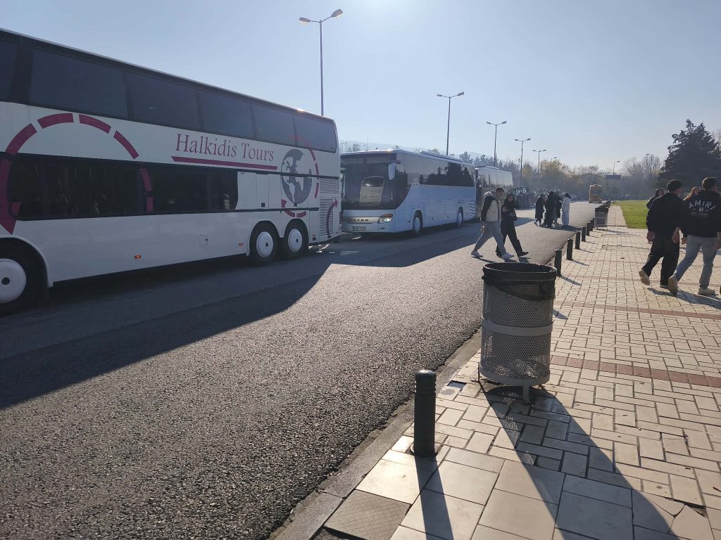 Ξανά για οχτώ ώρες κλειστός για τα φορτηγά ο σταθμός στον Προμαχώνα – Στο πλευρό των αγροτών φοιτητές και συνταξιούχοι