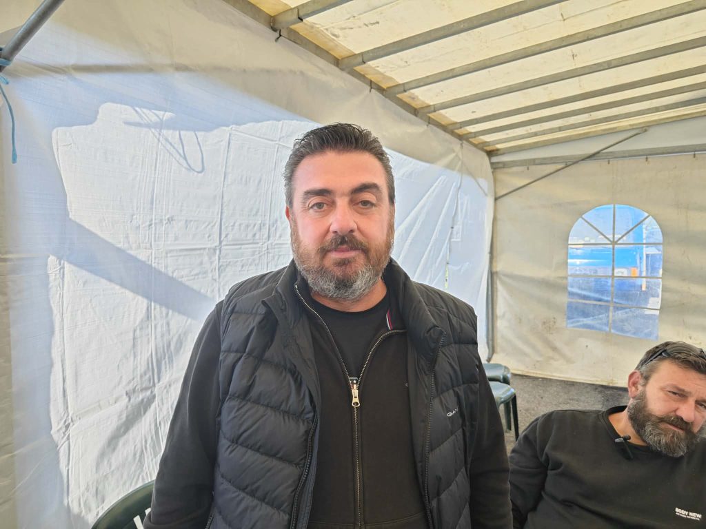 Συνέλευση αποφάσεων στο μπλόκο Μικροθηβών για την πανελλαδική της Νίκαιας