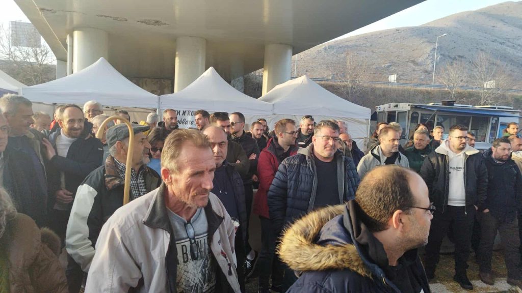 Κλιμακώνουν τον αγώνα τους οι αγρότες της Δυτ. Μακεδονίας με κλείσιμο των γραφείων του ΟΠΕΚΕΠΕ