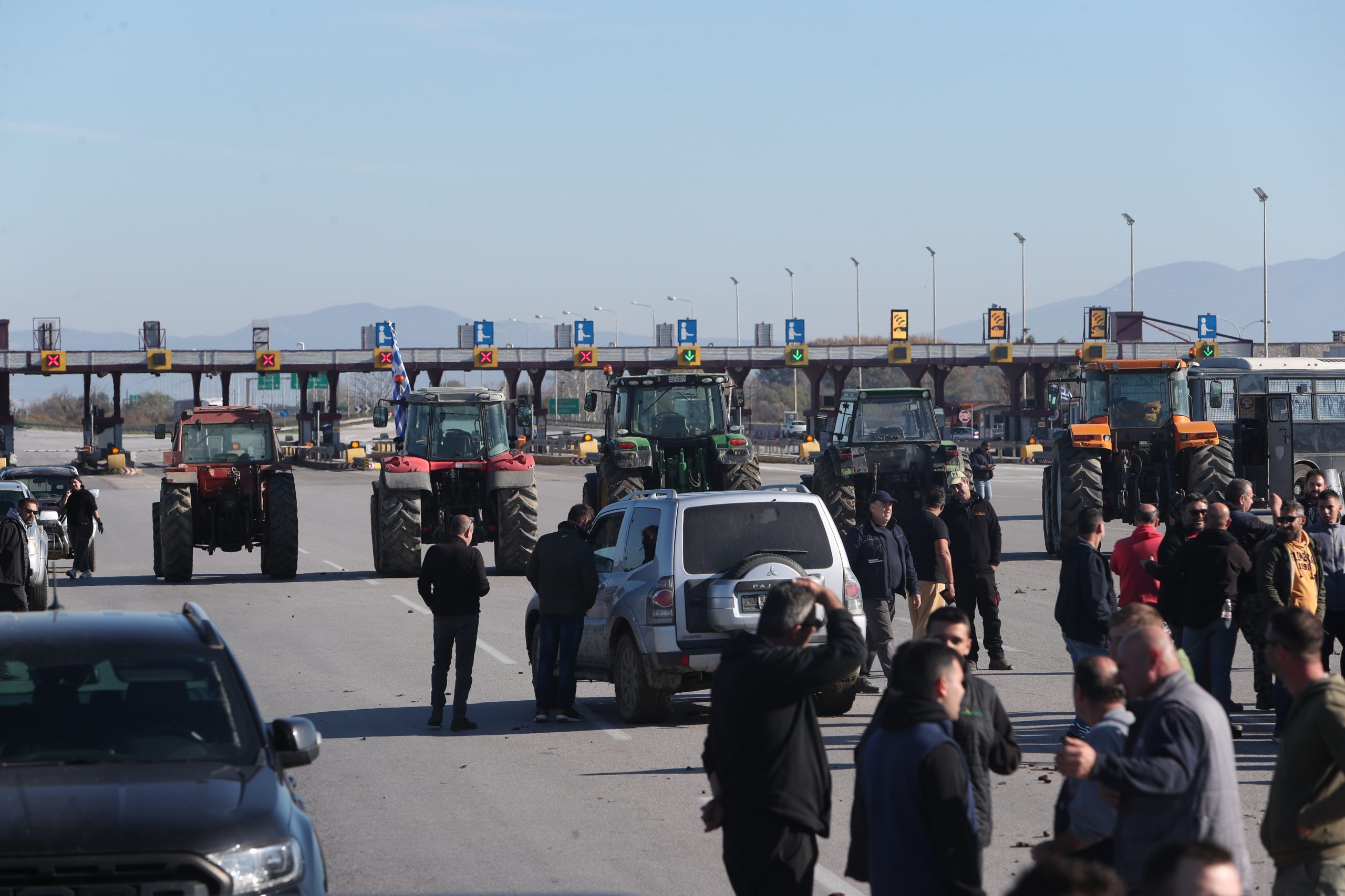 Κινητοποιήσεις αγροτών: Και δεύτερο μπλόκο στην Εθνική Οδό – Με παρακάμψεις και στον Ε 65