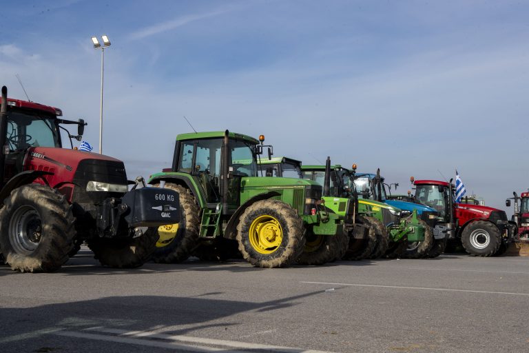 Τετράωρος αποκλεισμός στην παλαιά Εθνική Θεσσαλονίκης–Έδεσσας από αγρότες της Χαλκηδόνας