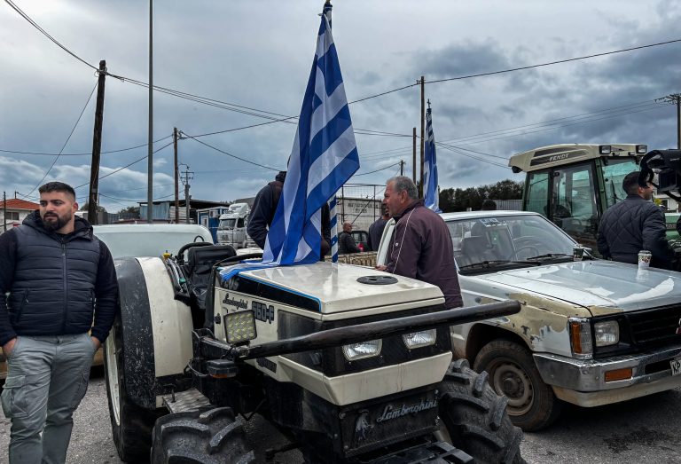 Συντονιστική Επιτροπής Αγώνα Κορινθίας: Μόνιμο μπλόκο αγροτών στον Κόμβο Κιάτου – Θα λειτουργεί ως σταθερό σημείο αναφοράς