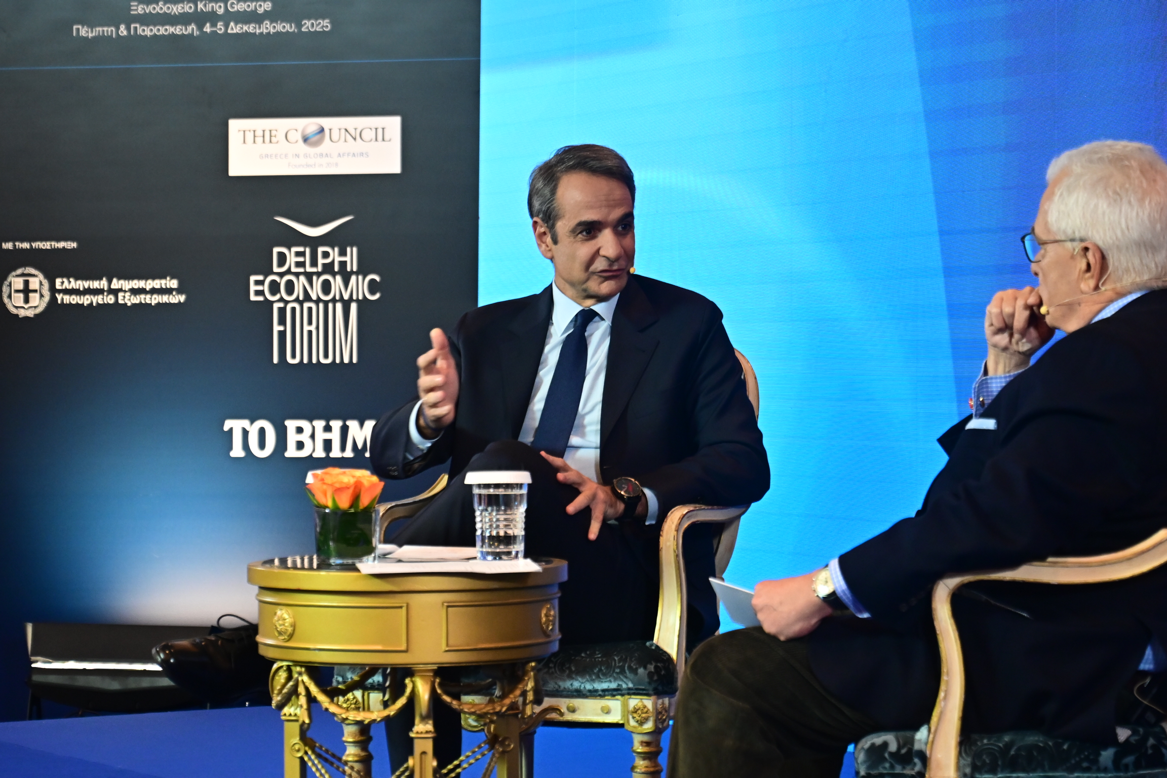 [382707] ΣΥΖΗΤΗΣΗ ΤΟΥ ΠΡΩΘΥΠΟΥΡΓΟΥ ΚΥΡΙΑΚΟΥ ΜΗΤΣΟΤΑΚΗ ΜΕ ΤΟΝ ΕΚΔΟΤΗ ΤΗΣ ΕΦΗΜΕΡΙΔΑΣ "ΤΟ ΒΗΜΑ" ΓΙΑΝΝΗ ΠΡΕΤΕΝΤΕΡΗ ΣΤΟ ΠΛΑΙΣΙΟ ΤΟΥ ΣΥΝΕΔΡΙΟΥ "ΑΘΗΝΑ, ΔΙΑΛΟΓΟΙ ΓΙΑ ΤΗΝ ΠΟΛΙΤΙΚΗ - ATHENS POLICY DIALOGUES"  (ΚΩΣΤΑΣ ΤΖΟΥΜΑΣ/EUROKINISSI)