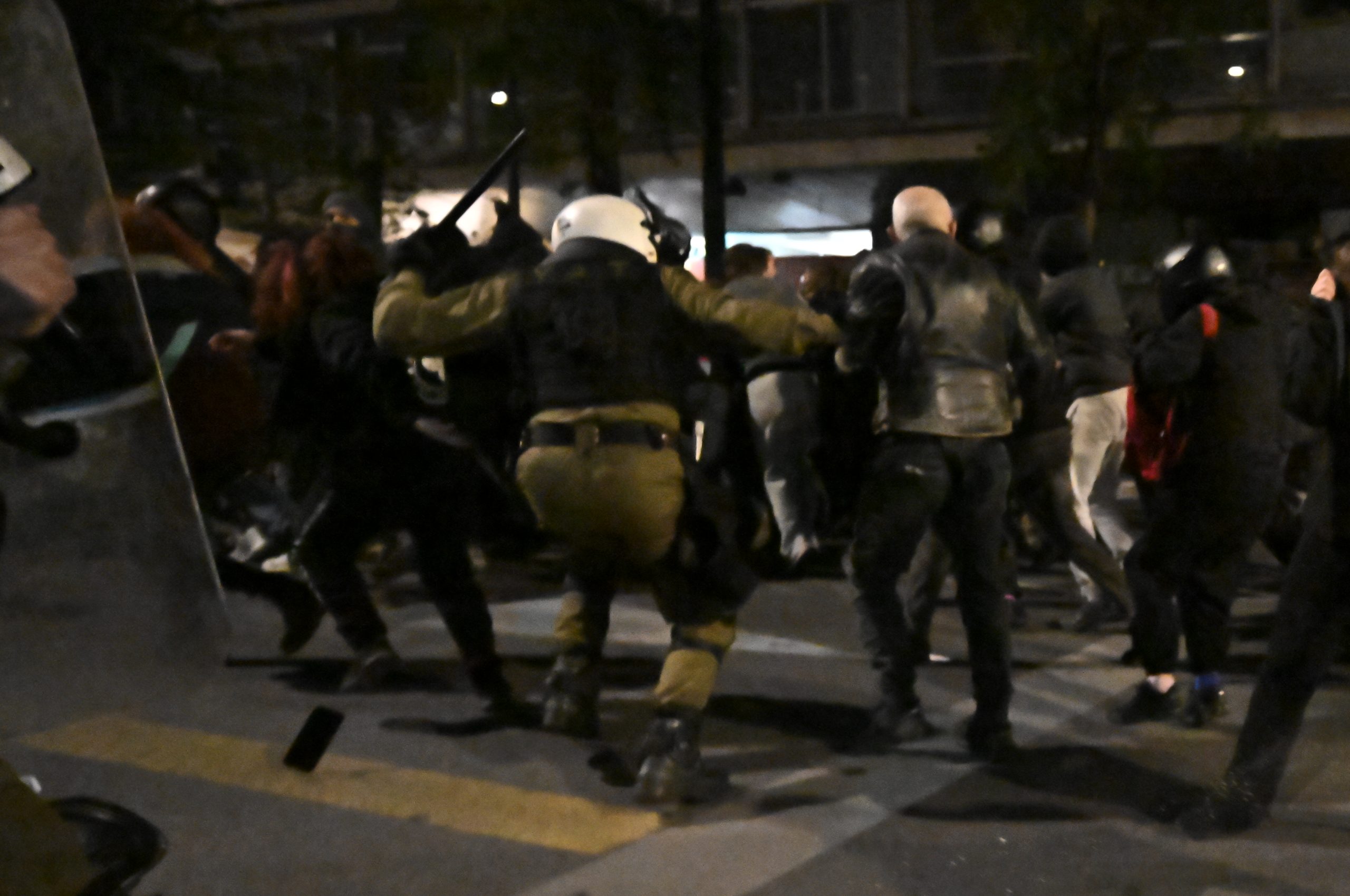 Η ανακοίνωση της ΕΛ.ΑΣ. για τα επεισόδια στο κέντρο της Αθήνας – Έγιναν 19 συλλήψεις