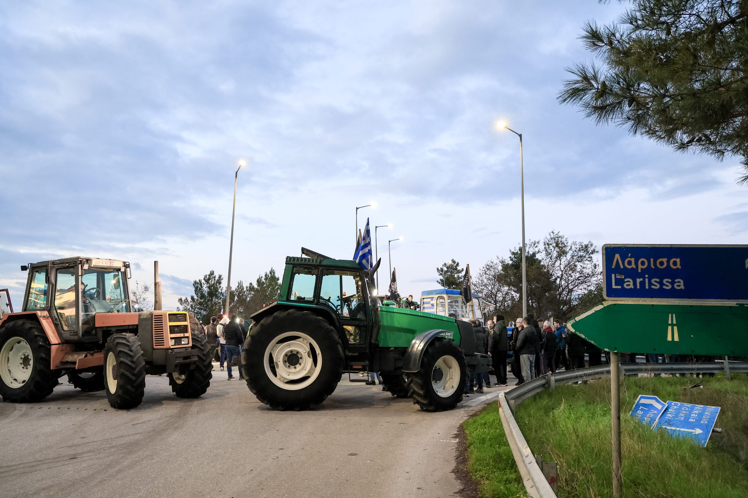 Αγροτικές κινητοποιήσεις: Κρίσιμη ώρα στη Νίκαια – Ξεκίνησε η πανελλαδική σύσκεψη