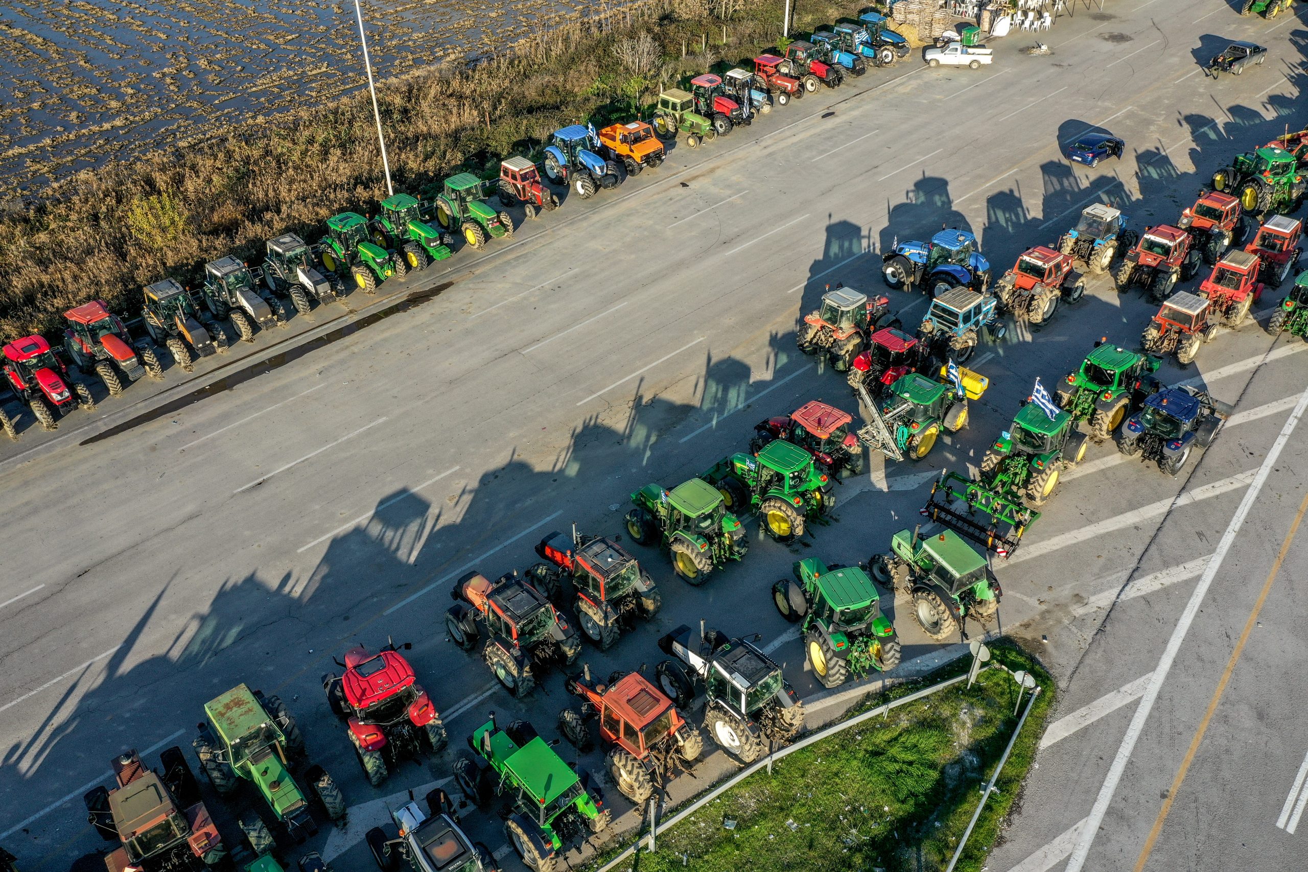 ΜΠΛΟΚΟ ΑΓΡΟΤΩΝ ΣΤΑ ΜΑΛΓΑΡΑ (ΣΩΤΗΡΗΣ ΤΡΥΨΑΝΗΣ / EUROKINISSI)