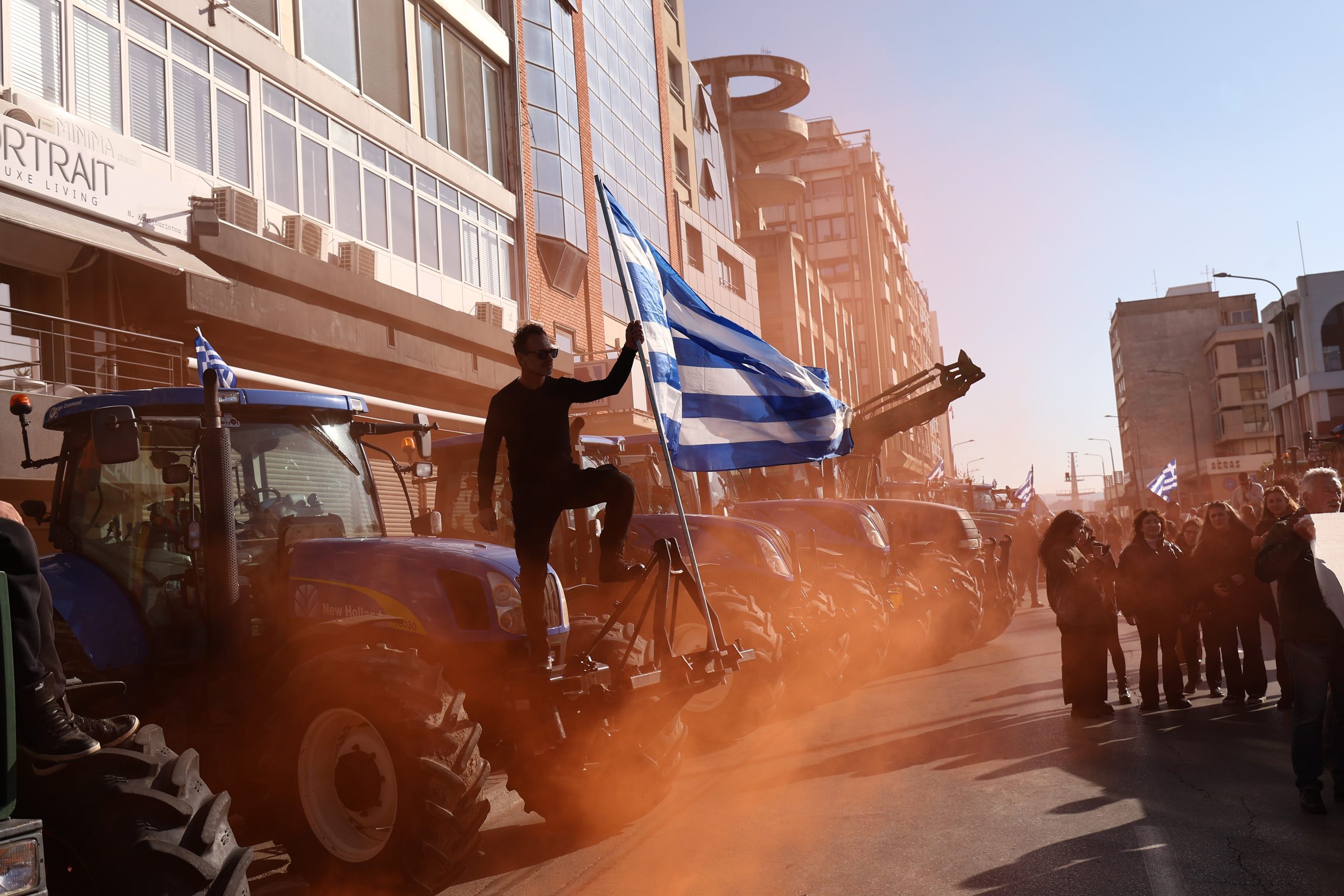 Την Τρίτη αποφασίζουν για διάλογο ή κλιμάκωση των κινητοποιήσεων οι αγρότες – «Ασπιρίνη» οι ανακοινώσεις Τσιάρα, «αγκάθι» η ένταξη του ΟΠΕΚΕΠΕ στην ΑΑΔΕ