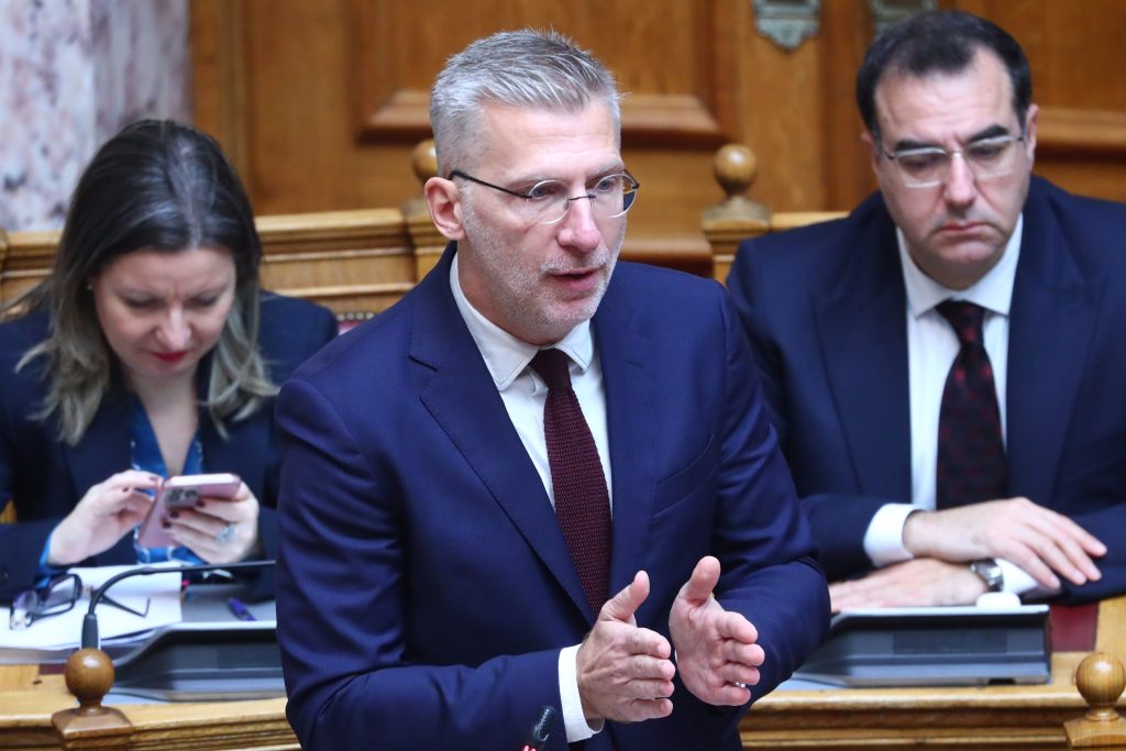 Το αγροτικό κυριαρχεί και στη συζήτηση για τον προϋπολογισμό στη Βουλή – Αντιπαράθεση κυβέρνησης και αντιπολίτευσης